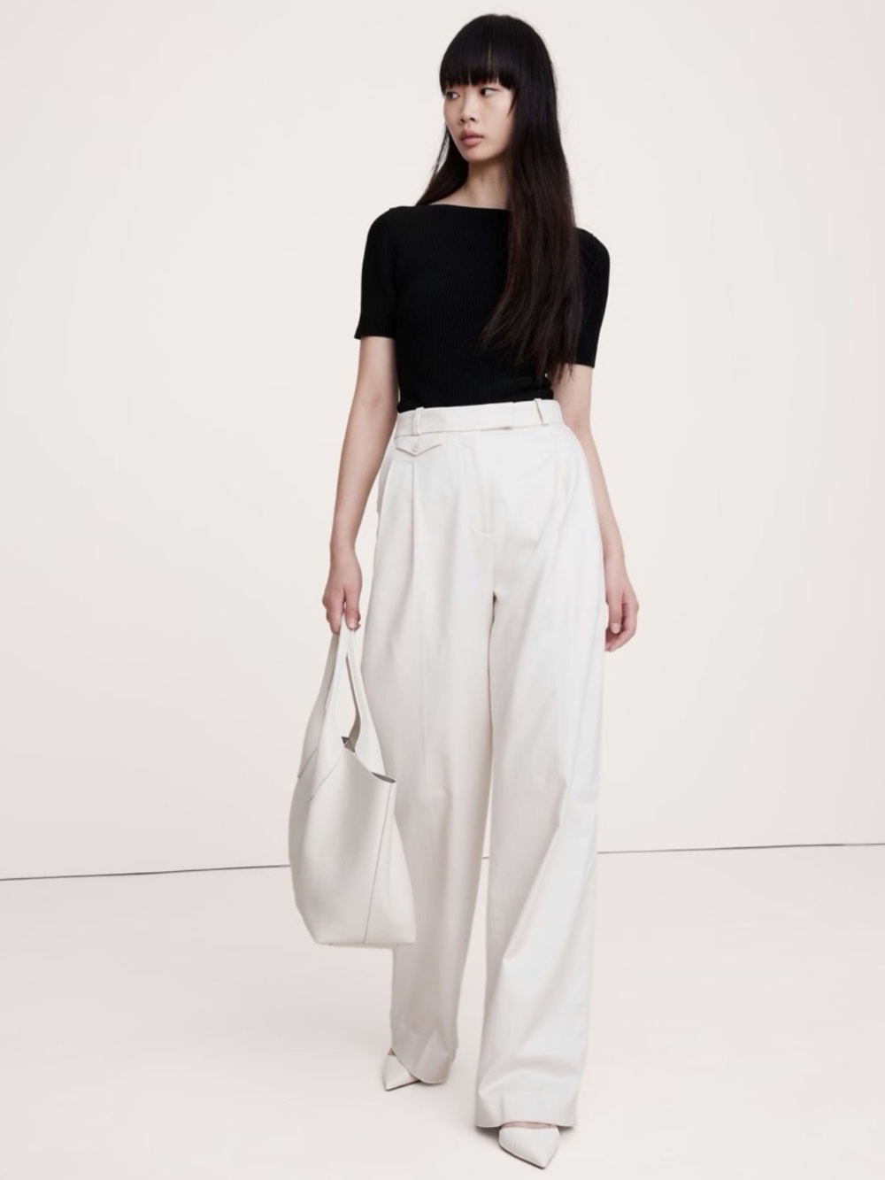 BANANA REPUBLIC • Sculpted Boat-Neck Top in Black